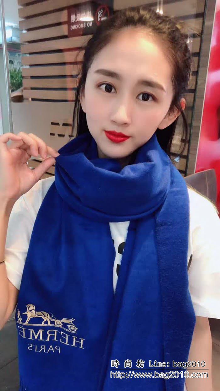 HERMES愛馬仕2018年度爆款 新款Hermès淨色刺繡圍巾 LLWJ6726